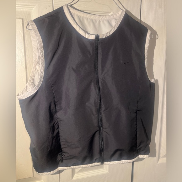 Nike Women’s Shirt Fully Reversible Vest Black and White - Picture 2 of 6